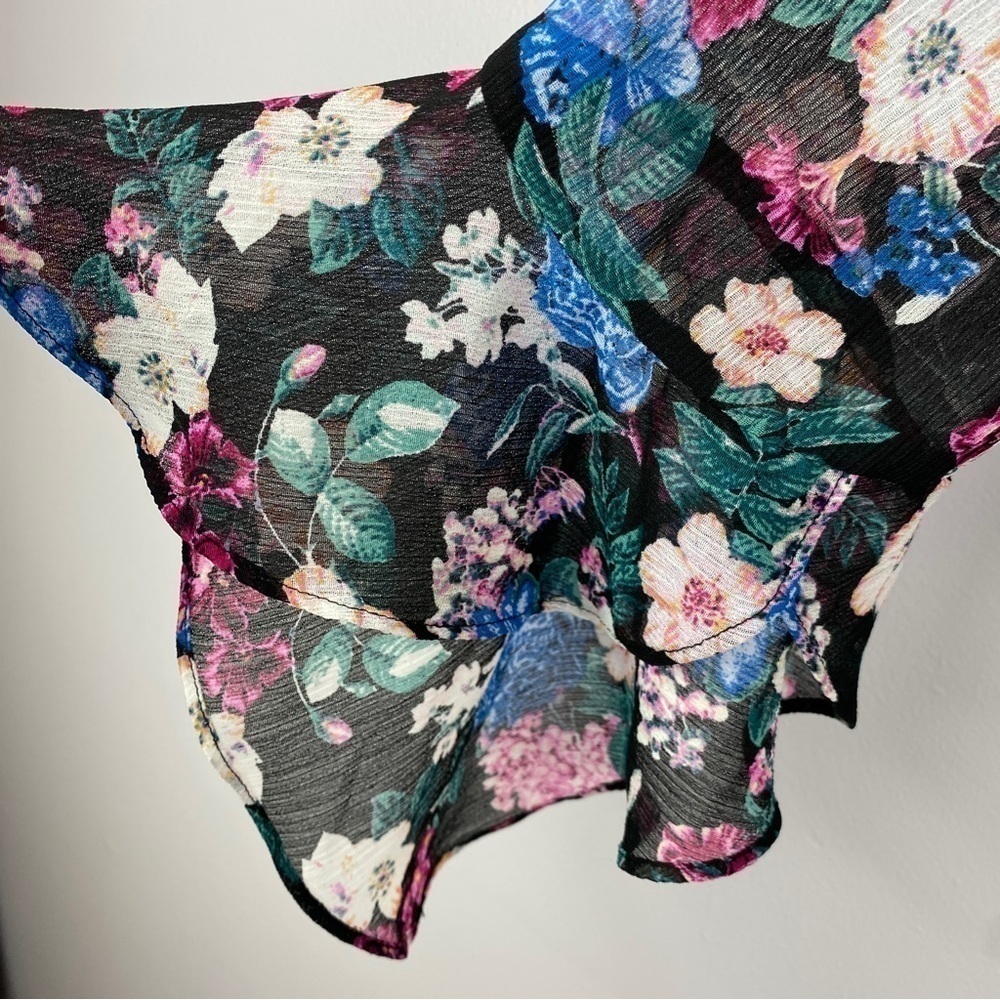 ✨3/$20✨ Guess Los Angeles Floral Faux Wrap Blouse Small Sheer Bell Sleeve Top - Picture 11 of 14